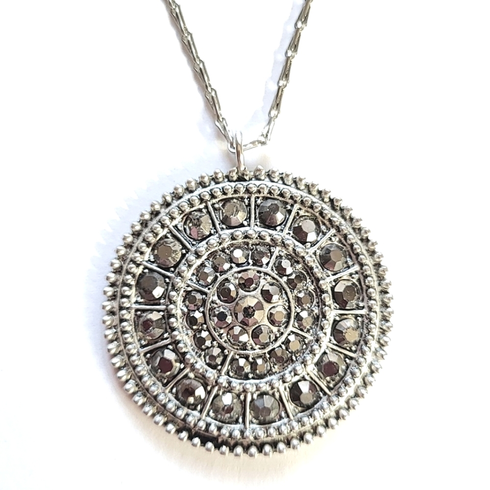 NEW YORK & COMPANY MARCASITE PENDANT NECKLACE - 36" EXTRA LONG CHAIN